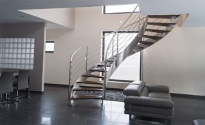 Lire la suite à propos de l’article Les différents types d’escaliers : guide complet pour choisir le bon style pour votre maison